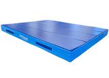 Crashmåtten giver gymnasten en semihård landingsflade ved indøvelse af større og nye spring.

Skumkvalitet 20 kg. pr. m3
700 g/m2 PVC dug.
10 stk. bærehåndtag.
Skridsikker bund.