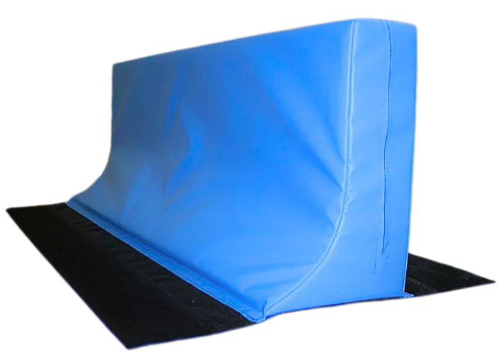 Overgang Airtrack Pro til nedspringsmåtte.
Kan samles i længderetning.

Overgangstykke som både kan bruges til nedspringsmåtte og springgrav.

Monteret med 15 cm. velcro på begge sider af overgangsstykket som passer i formen med airtracket afrundede 