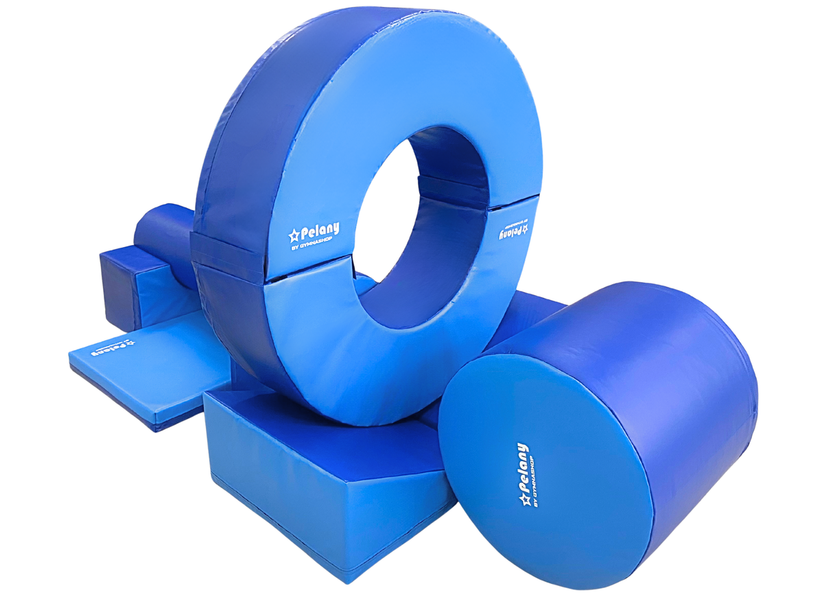 Modulsystem 3 består av:
2 kiler
1 cirkel, 2-delt
1 stor cylinder
1 mindre cylinder
2 klodser med plads til den lille cylinder
1 matte

Her får du ni fantastiske skumredskaber, som kan bruges til forhindringsbane, øvelse af balance, motorik øvelser e