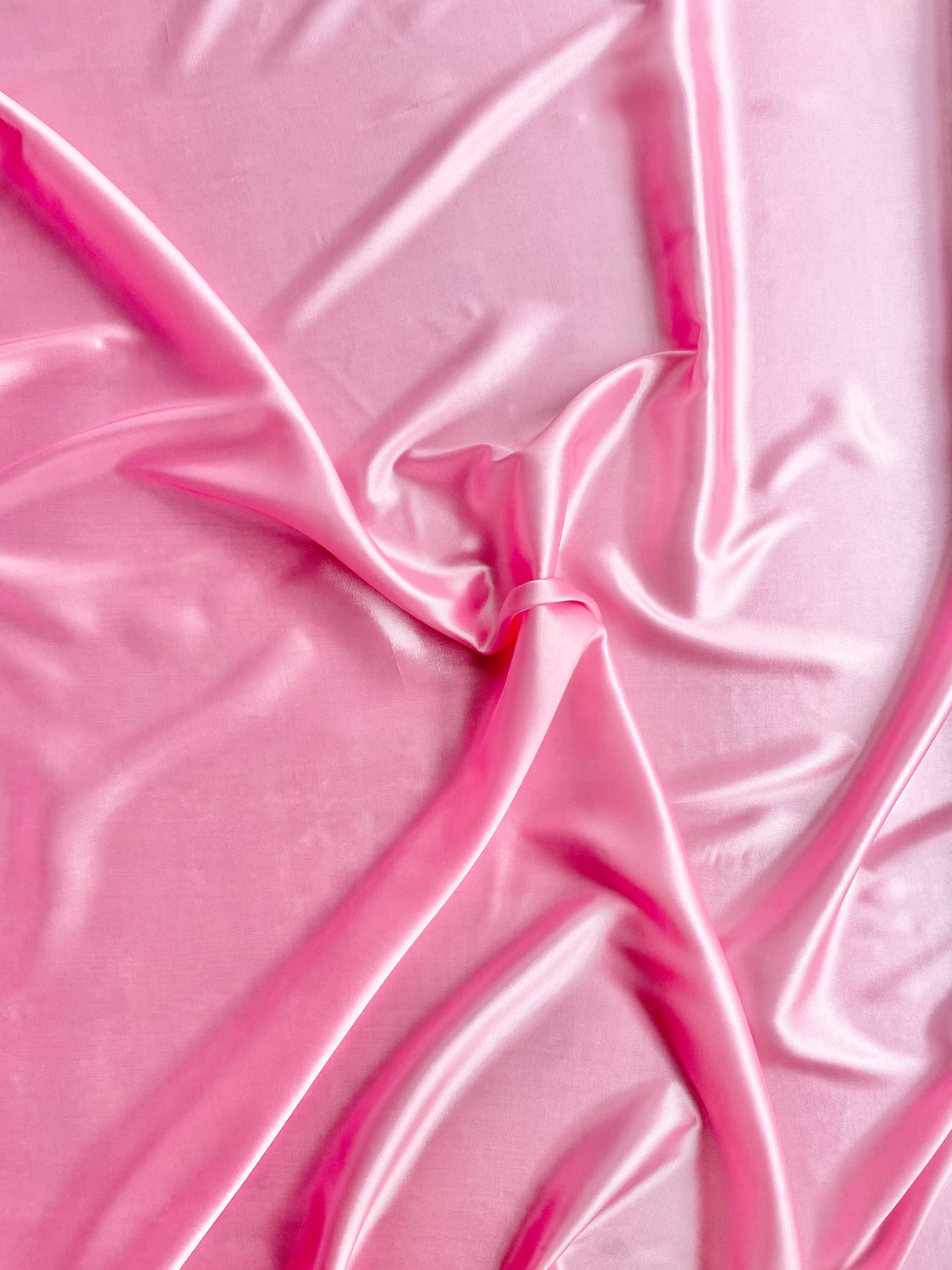 Rosa. 
Rytmeflag til rytmisk gymnastik, herunder både holdgymnastik og individuel gymnastik, dans, børnerytmik, motorik, bevægelseslege, træning og opvisning. Gymnastik håndredskab med flot visuel effekt. Rytmeflaget laver smukke, bølgende bevægelser