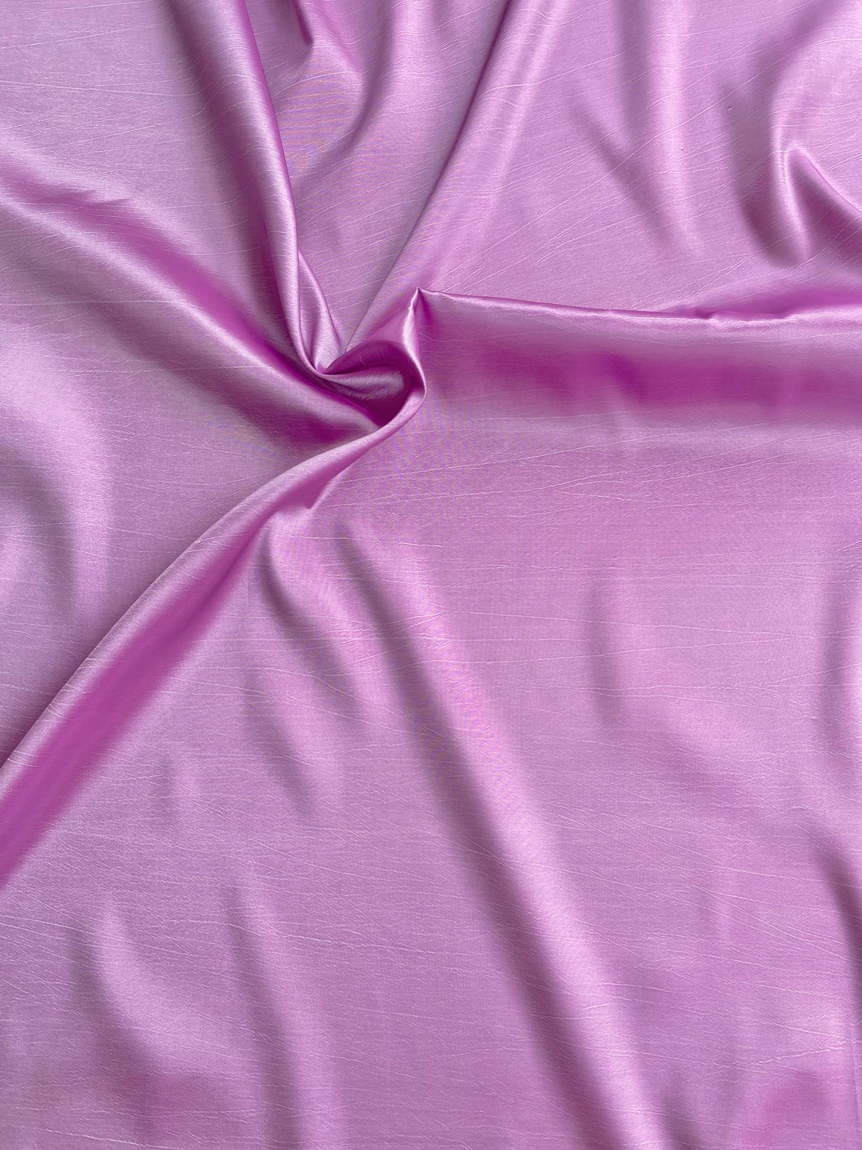 Violet.
Rytmeflag til rytmisk gymnastik, herunder både holdgymnastik og individuel gymnastik, dans, børnerytmik, motorik, bevægelseslege, træning og opvisning. Gymnastik håndredskab med flot visuel effekt. Rytmeflaget laver smukke, bølgende bevægelse