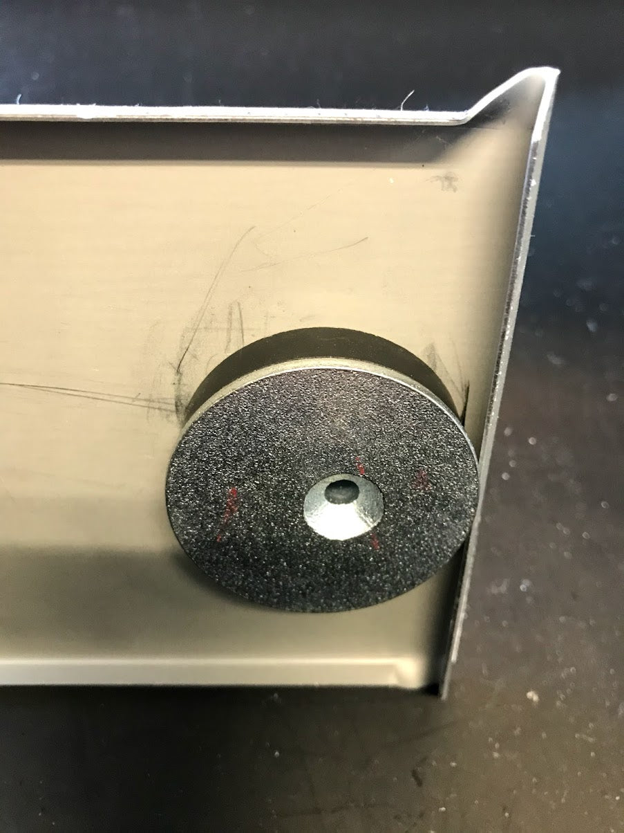 Skjult ophæng til spejle