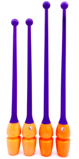 Tofarvet gymnastikkølle fra Pastorelli med en krop (den orange del) af gummi, hvilket gør, at køllen kan stødes mod gulvet og springe tilbage. 
Køllerne kan også sættes sammen i forlængelse af hinanden.

En farverig kølle til træning, opvisning, show