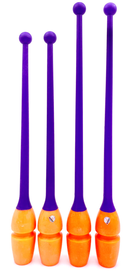 Tofarvet gymnastikkølle fra Pastorelli med en krop (den orange del) af gummi, hvilket gør, at køllen kan stødes mod gulvet og springe tilbage. 
Køllerne kan også sættes sammen i forlængelse af hinanden.

En farverig kølle til træning, opvisning, show