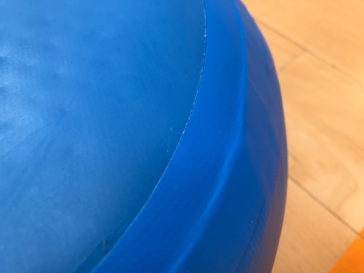 Forstærket samling af top dug og sidestykke sikre lang holdbarhed.