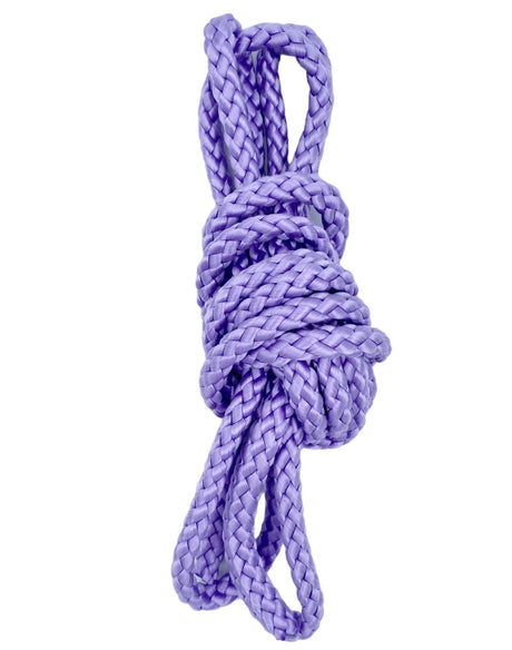 Amaya sjippetov 3m i farven lilla lys til rytmisk gymnastik. 
Super godt kvalitetsprodukt fra Amaya. Sjippetov til leg, træning og opvisning. Sjippetovet har en god tyngde, som giver god svingkraft til kast, spændende øvelser og koreografier.
Sjippet