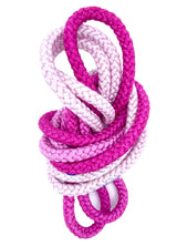 Sjippetov Pastorelli PATRASSO, Pink og Lyserød.
Ensfarvet sjippetov med god vægt og tyngde til rytmisk gymnastik, opvisning og konkurrence.
Dette produkt er F.I.G. godkendt og kan bruges til konkurrencer.
Nylontov på 315 cm.