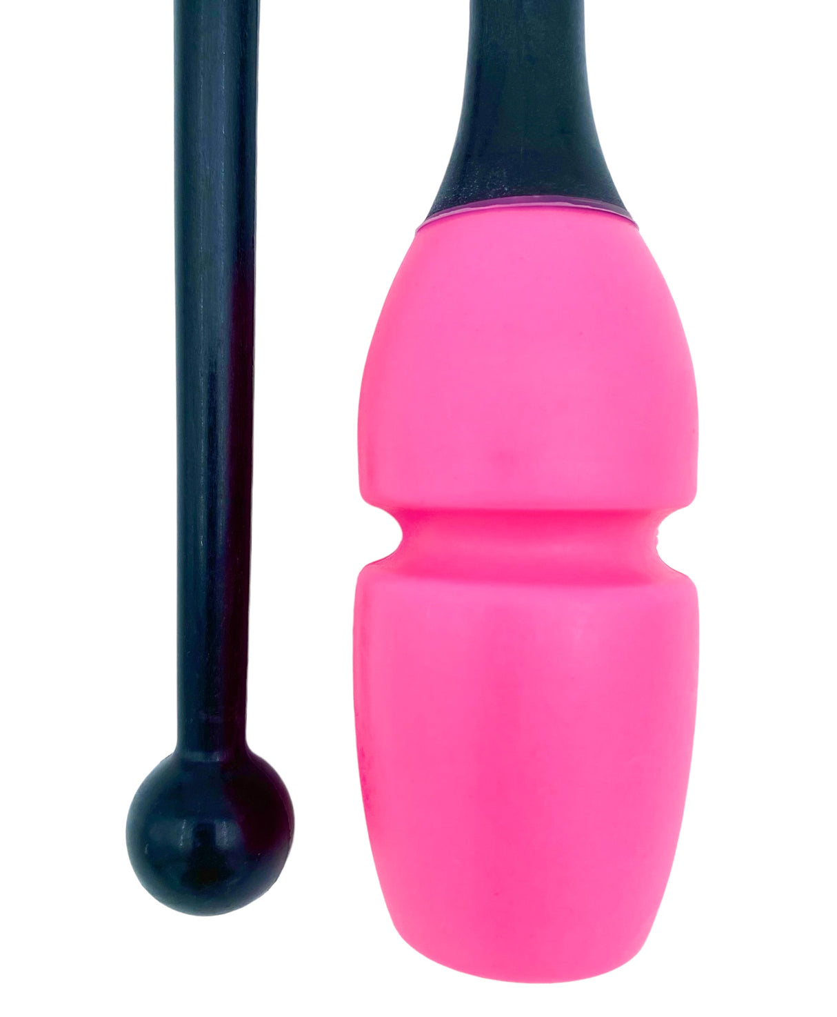 Tofarvet gymnastikkølle fra Pastorelli med en krop (den pink del) af gummi, hvilket gør, at køllen kan stødes mod gulvet og springe tilbage. 
Køllerne kan også sættes sammen i forlængelse af hinanden.

En farverig kølle til træning, opvisning, show o