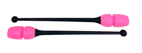 Tofarvet gymnastikkølle fra Pastorelli med en krop (den pink del) af gummi, hvilket gør, at køllen kan stødes mod gulvet og springe tilbage. 
Køllerne kan også sættes sammen i forlængelse af hinanden.

En farverig kølle til træning, opvisning, show o