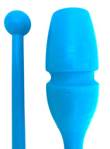 MASHA gymnastikkølle fra Pastorelli med både bounceeffekt og connectable.
Bounce betyder at køllen er lavet af gummi og derfor kan stødes mod gulvet og springe tilbage.
Connectable betyder at køllerne kan også sættes sammen i forlængelse af hinanden.