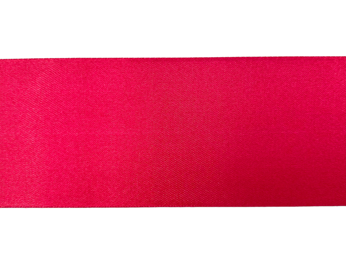 Amaya Vimpel til rytmisk gymnastik.

Amayas vimpel er det perfekte valg for rytmiske gymnaster, uanset om det er til træning eller opvisning.
Vimplerne er 6 meter lange og er lette nok til at bevæge sig elegant gennem luften, men har stadig tilstrækk