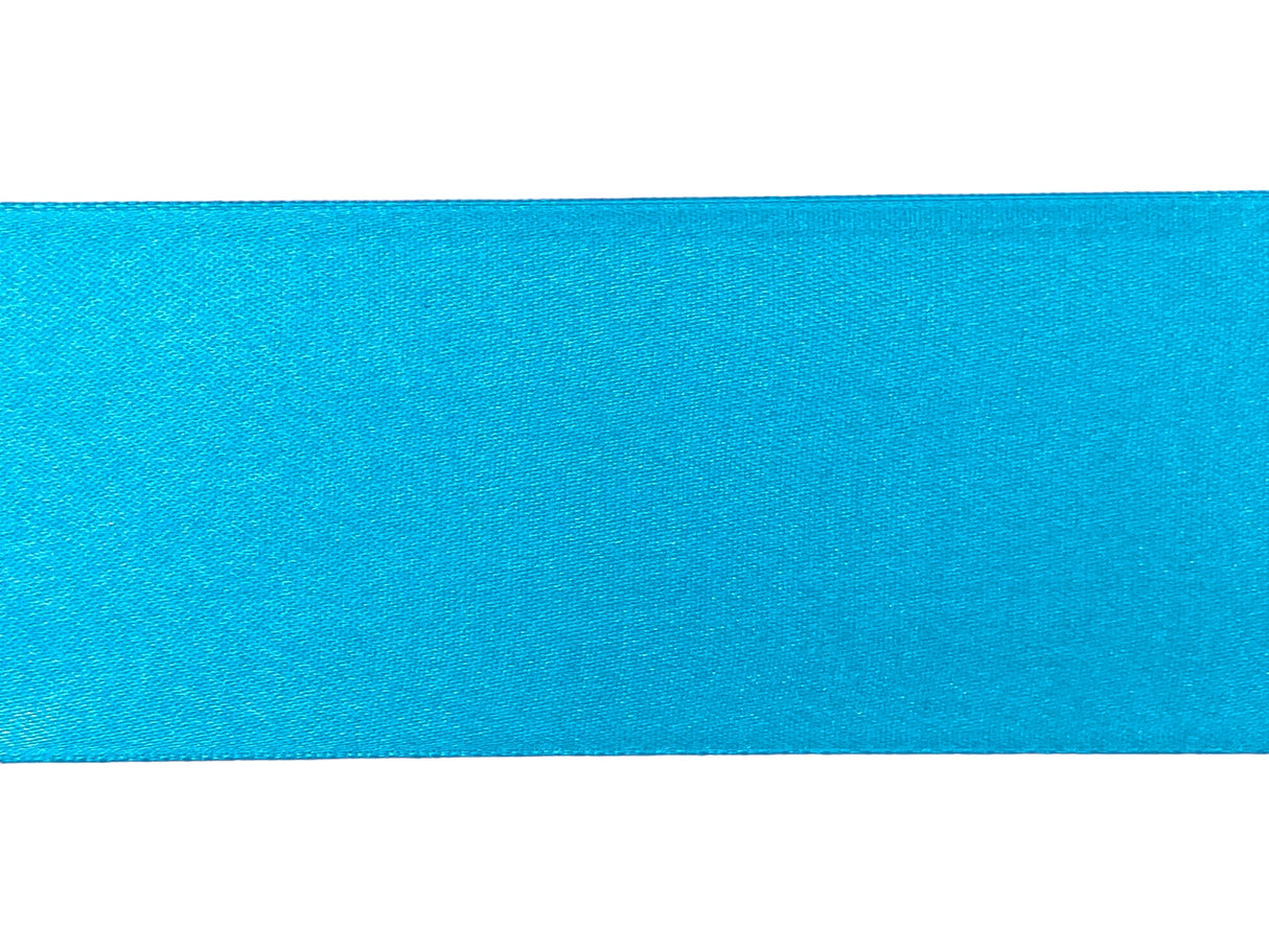 Amaya Vimpel til rytmisk gymnastik.

Amayas vimpel er det perfekte valg for rytmiske gymnaster, uanset om det er til træning eller opvisning.
Vimplerne er 6 meter lange og er lette nok til at bevæge sig elegant gennem luften, men har stadig tilstrækk