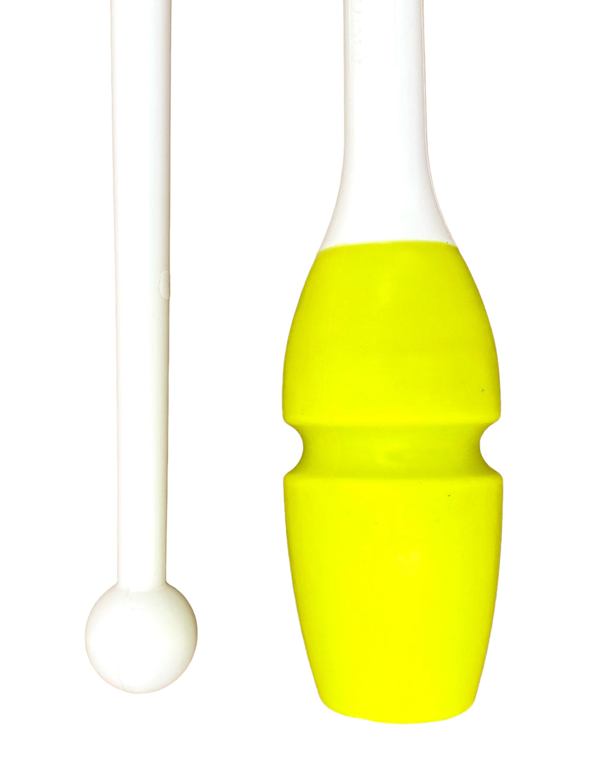 Tofarvet gymnastikkølle fra Pastorelli med en krop (den orange del) af gummi, hvilket gør, at køllen kan stødes mod gulvet og springe tilbage. 
Køllerne kan også sættes sammen i forlængelse af hinanden.

En farverig kølle til træning, opvisning, show