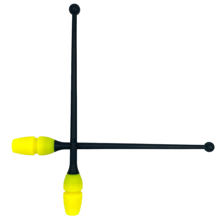 Tofarvet gymnastikkølle fra Pastorelli med en krop (den orange del) af gummi, hvilket gør, at køllen kan stødes mod gulvet og springe tilbage. 
Køllerne kan også sættes sammen i forlængelse af hinanden.

En farverig kølle til træning, opvisning, show