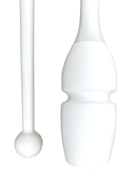 MASHA gymnastikkølle fra Pastorelli med både bounceeffekt og connectable.
Bounce betyder at køllen er lavet af gummi og derfor kan stødes mod gulvet og springe tilbage.
Connectable betyder at køllerne kan også sættes sammen i forlængelse af hinanden.