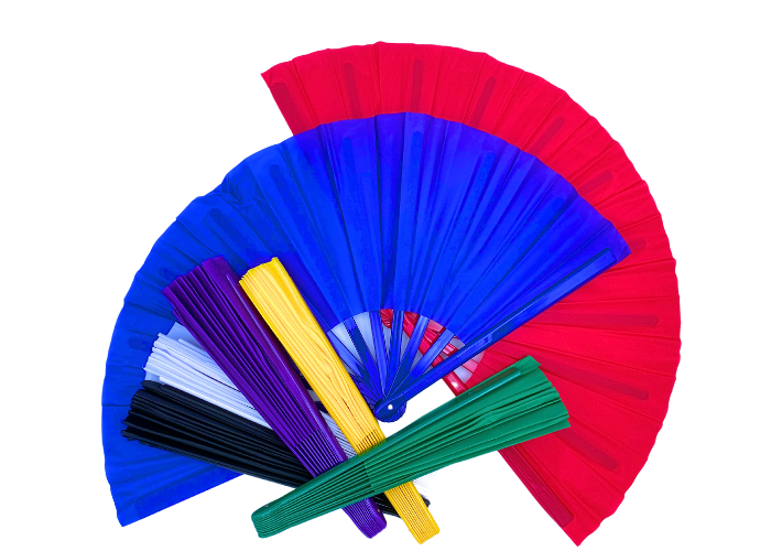 Oplev elegance og effekt på opvisningsgulvet med vores gymnastikvifte. Denne vifte fås i flere forskellige farver, så du kan vælge den, der passer bedst til din stil og optræden. Når viften er udslået, måler den imponerende 60 cm i bredden, hvilket s