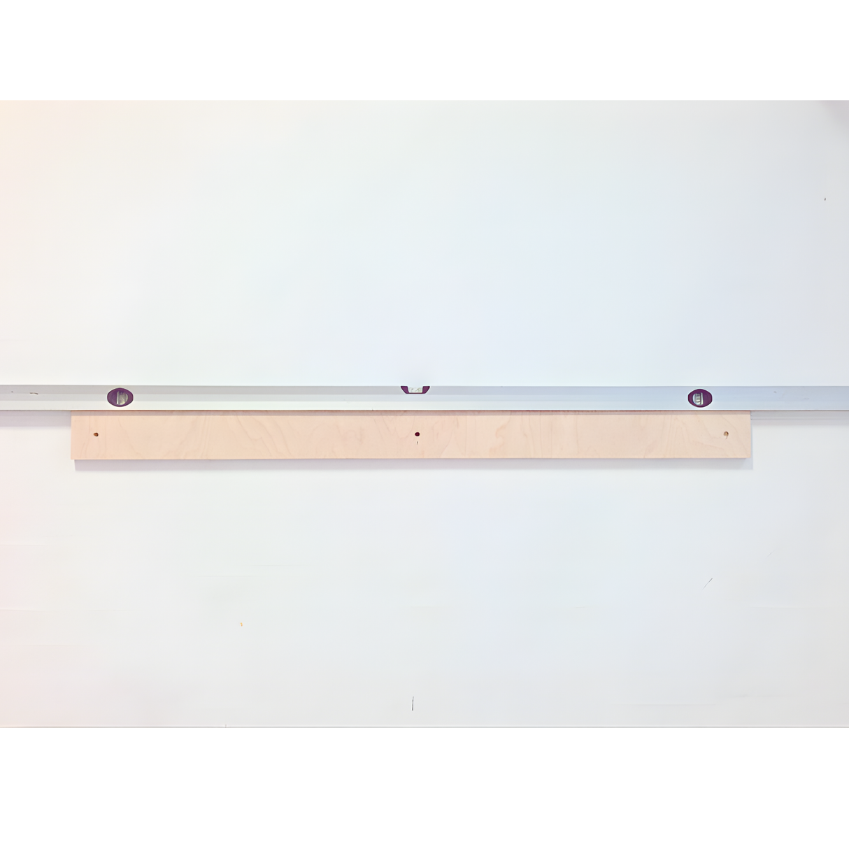 Væghængt spejlskab med sidespejle L300 cm